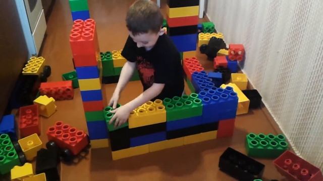 Большие цветные кубики,блоки,строим дом! смотреть онлайн