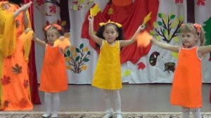 КРАСИВЫЙ ТАНЕЦ осенних ЛИСТОЧКОВ. Проказница ОСЕНЬ. Дети танцуют. Children dance with leaves. Fall