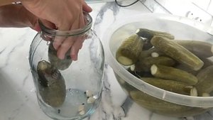 Что делать, если помутнели огурцы в банке.