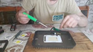 Ремонт led прожектора.repair of a lighting device.