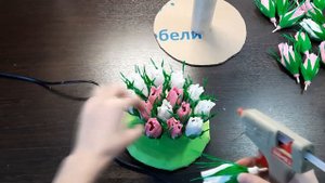 Как сделать свит букет из чая и конфет. Сладкий букет. Букет из гофрированной бумаги