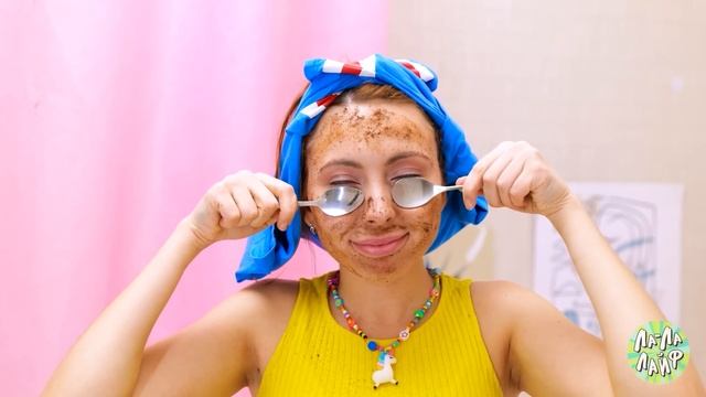 СЕКРЕТЫ ПОПУЛЯРНОСТИ! Богатые vs бедные! Бьюти-лайфхаки и ГАДЖЕТЫ от Ла-Ла Лайф смотреть онлайн