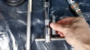 ЛАДА ГРАНТА УНИВЕРСАЛЬНЫЙ КЛЮЧ ДЛЯ СВЕЧЕЙ И КОЛЕС