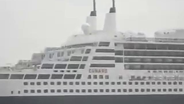 QUeen Mary II outside Elsinore Denmark смотреть онлайн