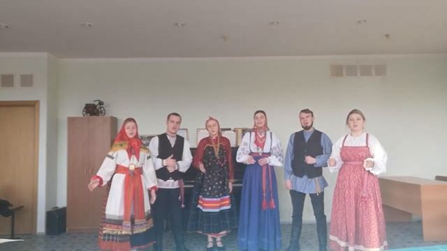 Ансамбль народной песни Снежень - Из-за лесу смотреть онлайн