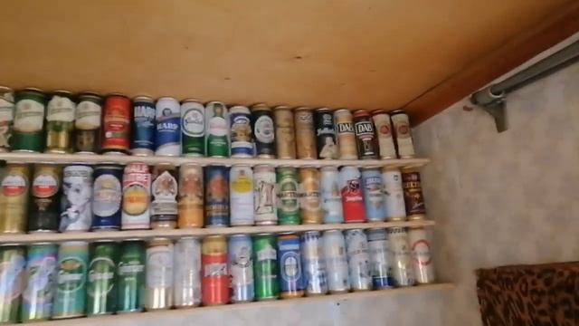 Подписчик прислал видео свой внушительной коллекции пивных банок которую собирает более 20 лет!!! смотреть онлайн
