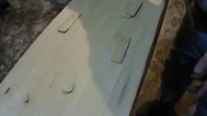 Как удалить сучки и смоляные  карманы  в древесине