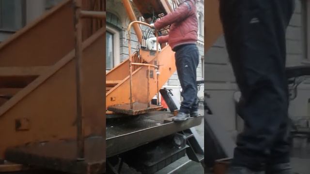 Дом Бака. Должны быть документы на месте проведения работ. Их нет. Приехал гибдд 25 декабря 2019 г.