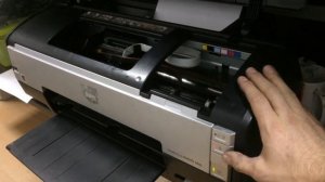 Epson 1410 по кругу просит заменить картриджи. Стоит СНПЧ