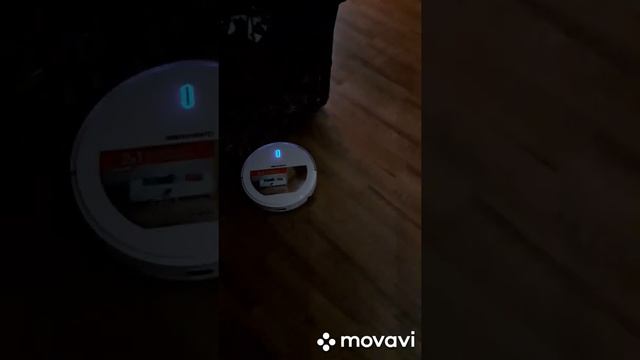 Работа робота пылесоса Redmond RV-R450 сухой уборкой. смотреть онлайн