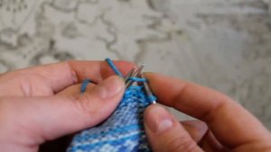 Вязание спицами: мысок носка, завершение