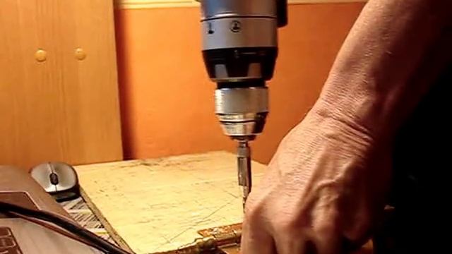 Центровка отверстий петли центровочным сверлом 2,8мм смотреть онлайн