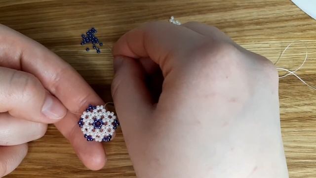 Обучение как сплести объемные серьги из бисера. DIY. Handmade. смотреть онлайн