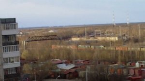 Тепловоз 2ТЭ10М и перегоняемые тепловозы ЧМЭ3 и грузовой состав прибывает в Архангельск