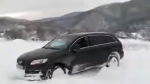 Audi Q7 in snow