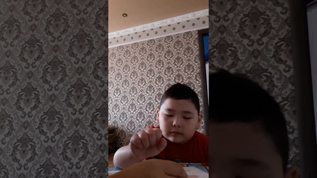 Часы рисует стрелки и проговариаает вместо 00 часов и фразы называем смотреть онлайн