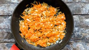 Куриные голени с тушеной капустой