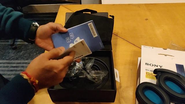 Sony WH-XB900n - Xtrabass Active Noise Cancelling Headphone Unboxing смотреть онлайн