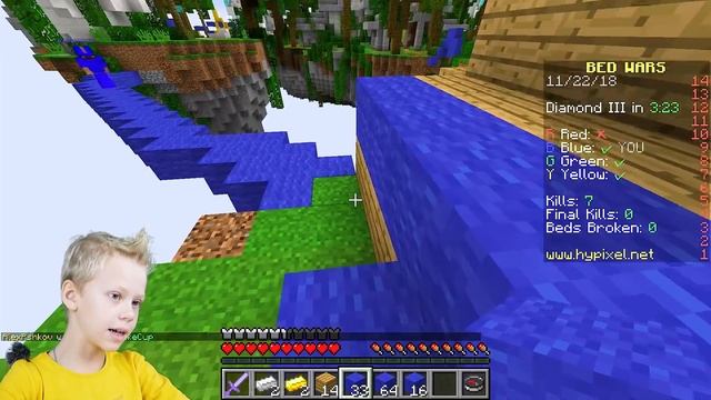 ПАПА ИГРАЕТ В MINECRAFT! Бед Варс в Майнкрафте Нубик или Про? смотреть онлайн