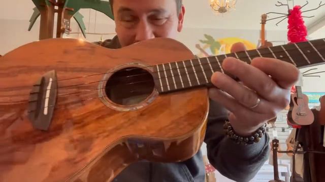 Anuenue AKK3E Koa Electric Tenor Ukulele Demo/Review at Aloha City Ukes смотреть онлайн