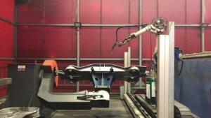 Робот сварщик в цехе сварки металлоконструкций Тверского вагоностроительного завода