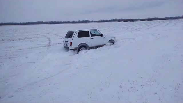нива Урбан по снегу смотреть онлайн