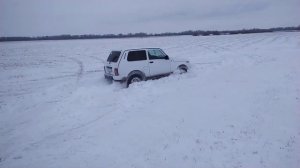 нива Урбан по снегу
