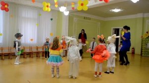Красивый вход на празднике Осени в детском саду Средняя группа