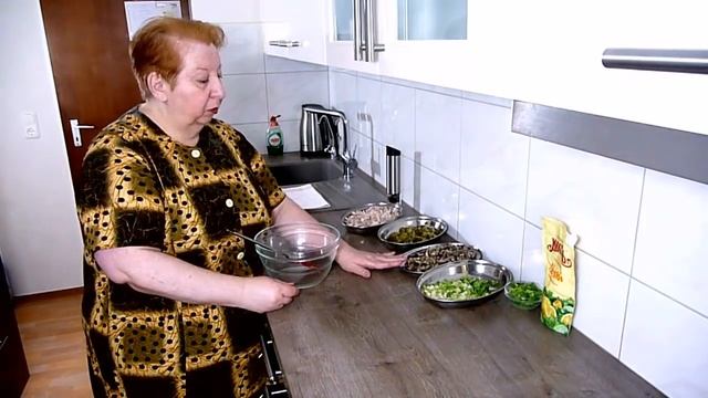 ?Салат Наслаждение с курицей и грибами