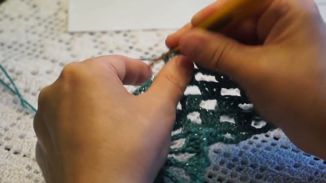 Бактус , мини - шаль "Паучки и ромбы".How to crochet a shawl (шаль 53)