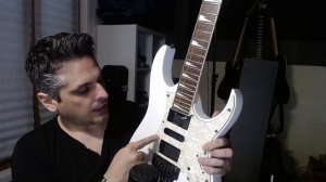 Ajuster un pickguard sur une IBANEZ RG : la galère? ( spoiler : pas trop!)