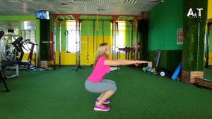 Приседания с подъемом на носки. Техника выполнения.