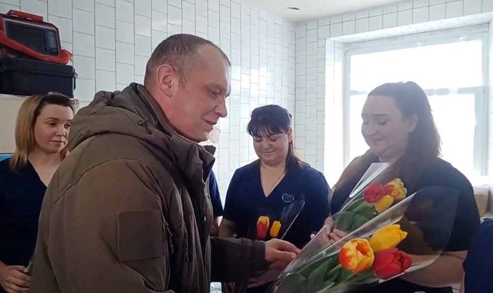 Десантники поздравили женщин на передовой / События на ТВЦ