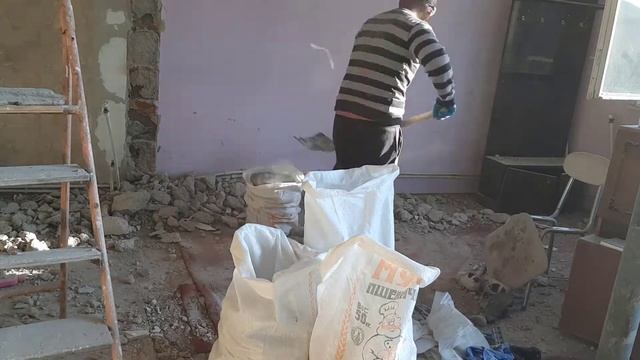 Делаем отверстие на потолке для лестницы ! Making a hole in the ceiling for the stairs! смотреть онлайн