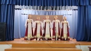 Песня "Лето красное" исполняет вокальный ансамбль "Крымчанка" Крымковский ДК.