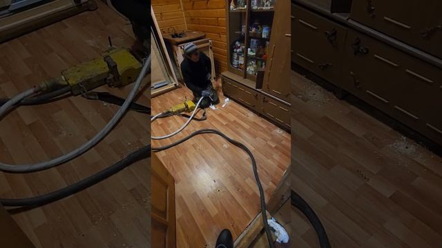 Заливка пены в полости перекрытия со старым утеплителем, переутепляем. Termopena.ru смотреть онлайн