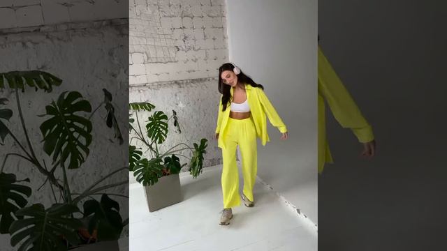 Тренд лета 2021 Женский костюм легкий летний свободного кроя брюки и рубашка 42-48 7 цветов смотреть онлайн