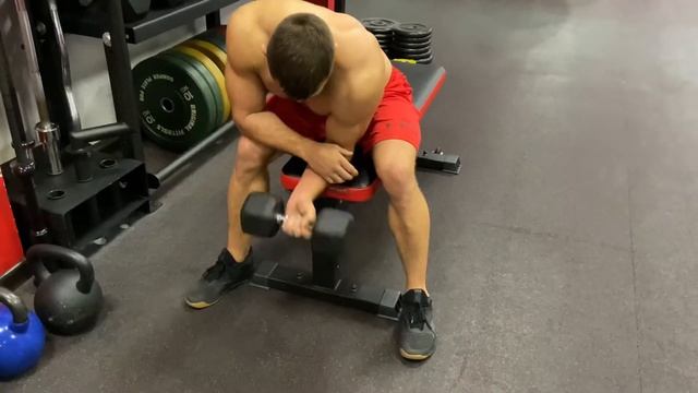 Поворот кисти внутрь с гантелью смотреть онлайн