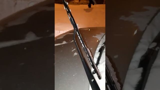 #лайфак Чтобы к дворникам, щеткам не прилипал снег и лёд. смотреть онлайн