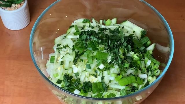 Беру БАНКУ ФАСОЛИ, капусту и готовлю гениальный салат! Вкусный рецепт из простых продуктов!