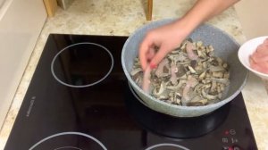 Фунчоза с грибами и куриным филе по китайскому рецепту.