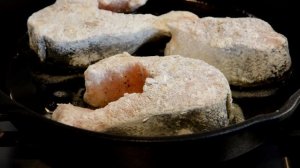 Сочная Жареная Красная Рыба на Чугунной Сковороде Lodge