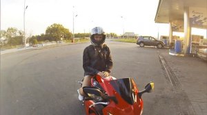 Реакция девушки на мотоцикл _D.mp4