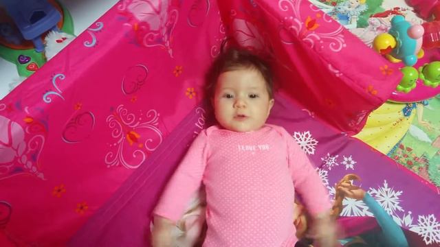 Селюшка делает ладушки