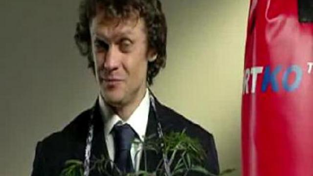 Антикризисное поздравление с 8 марта смотреть онлайн