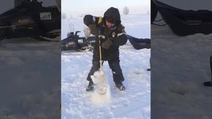 Ледобур с шуруповертом.