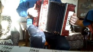 И кто его знает,Если-б гармошка умела на гармони Украина.