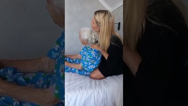 Наталья Рудова показала редкое видео с своей 93-летней бабушкой