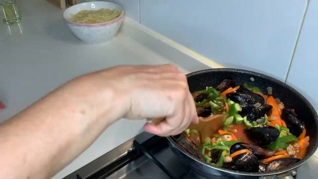 Спагетти с мидиями!Spaghetti with mussels! смотреть онлайн