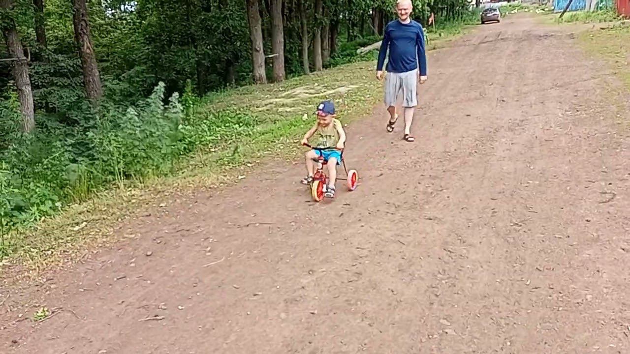 Миха на трицикле смотреть онлайн